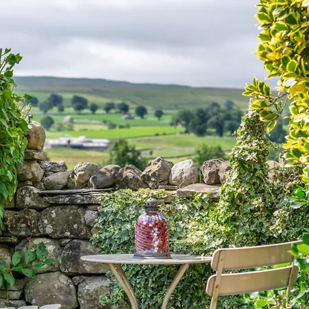 Ballowfield Barn * Carperby